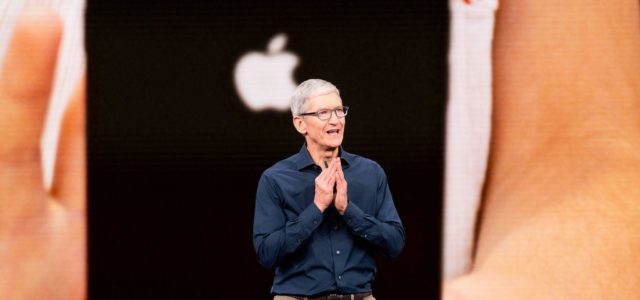 Featured Image for Apple to release augmented reality glasses that will allow people to put iPhone messages on their face soon, report claims